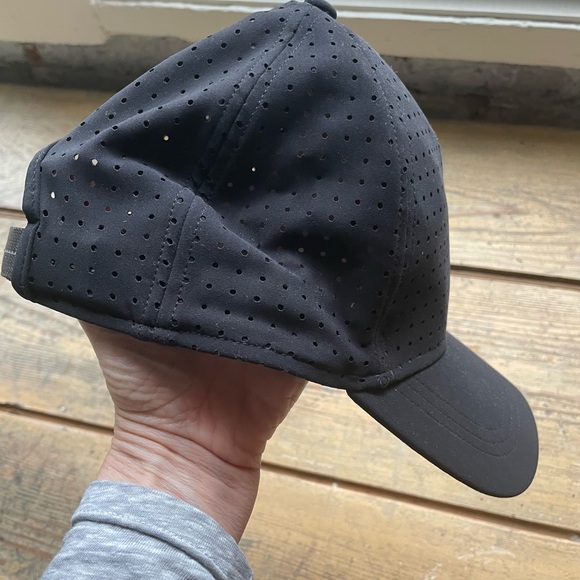 Lululemon Athletica Black Textured Baseball Cap - Picture 4 of 6